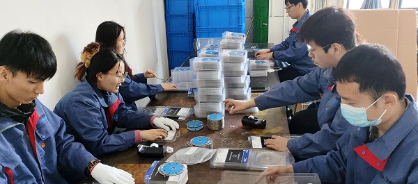 02 平博pinnacle粉末团支部走进出产工厂发展自愿服务活动.jpg